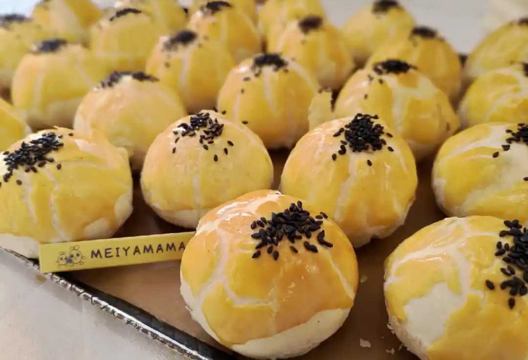 蛋黃酥月餅包裝機(jī)——傳統(tǒng)美味的現(xiàn)代封裝，守護(hù)經(jīng)典，傳遞心意